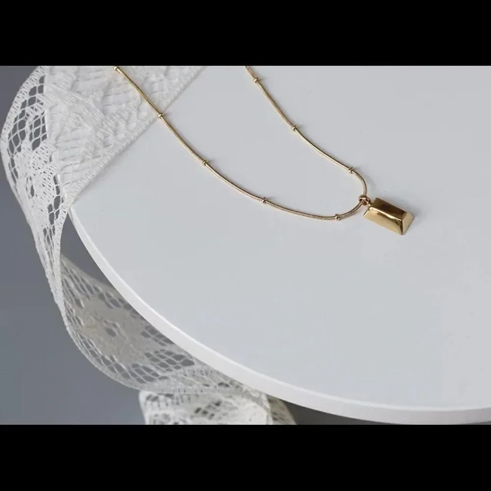 ‎MINIMALIST SS GOLD BRICK PENDANT